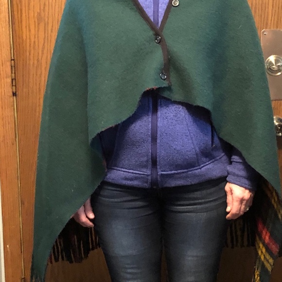 Vintage Wool Reversible Plaid/ Green Cape - Picture 4 of 7